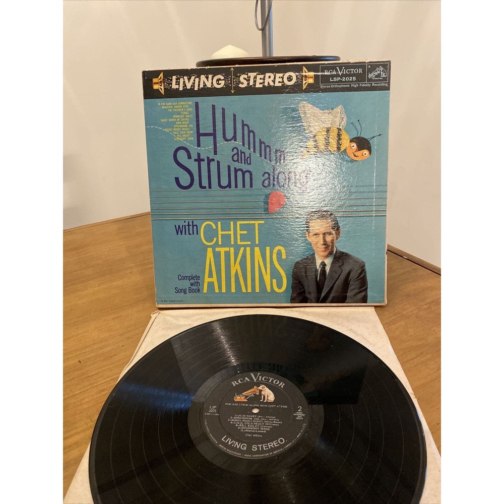 Hummm and Strum Along with Chet Atkins LP w/ booklet 1959 RCA DG LPM-2025